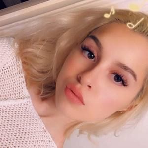 Meet your Posher, Daniela